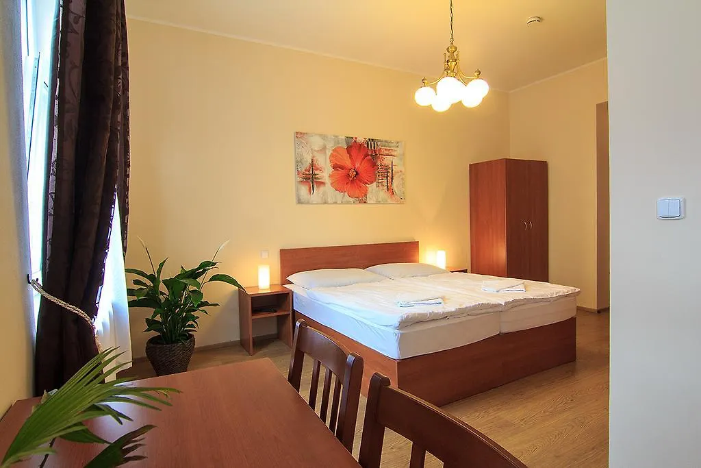 Hotel Penzion U Cejpu Praga 3*,